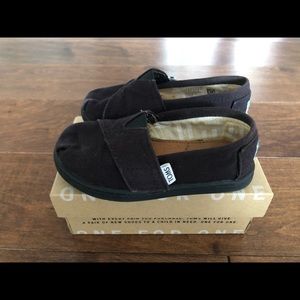 TOMS classic black canvas shoe - toddler size 7